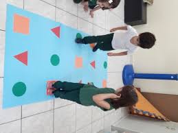Jogando fica mais fácil e divertido aprender. O Jogo Das Formas Geometricas Jardim A Manha Escola Crista