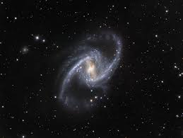 Los brazos espirales parecen surgir del final de la barra mientras en las galaxias espirales parecen surgir del núcleo galáctico. O Que Significa Galaxia Espiral