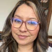 Leslie Acuna's Instagram, Twitter & Facebook