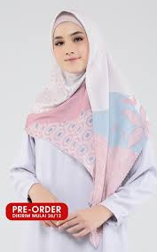 Pigmen warna tidak disintetis sendiri oleh ikan koi, tetapi diperoleh dari konsumsi pigmen warna dari makanan. 5 Warna Hijab Yang Cocok Untuk Baju Merah