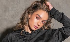 She holds american nationality with caucasian whiteethnicity. What You Don T Know About Sommer Ray S Personal Life
