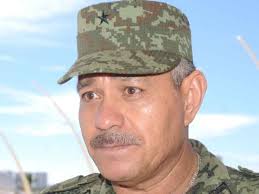 Ejército exhibe lado humano