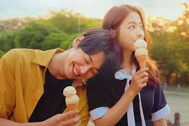 Namun, orang korea jarang jika digunakan oleh pasangan suami istri, dangshin (당신) menjadi panggilan sayang dalam bahasa korea yang memiliki arti 'sayang' atau 'cinta'. 7 Panggilan Sayang Untuk Pasangan Dalam Bahasa Korea