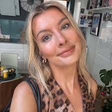 Natalie Leach's Instagram, Twitter & Facebook