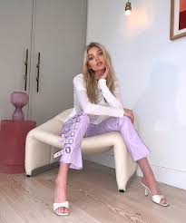 Elsa hosk gave her devoted online fans a real treat last night as she stripped down to little more than underwear. Stephanie Viada Dress Style Outfit Long Layered Hair Hot Model Picture Womens Plus Size Fashion Fashion Model Hot Model Instagram Girls