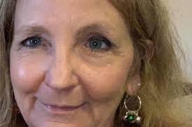 Donna Gavin's Instagram, Twitter & Facebook