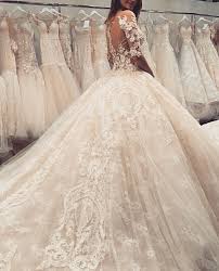 Traum hochzeitskleid brautkleid meintraumhochzeitskleid traum brautkleid in gold bestickt mit perlen und schleppe der traum in weiss die geschichte des weissen brautkleid munchen Brautkleid Tull U Spitze Traum Prinzessin Kleid Prinzessin Kleid Brautkleid Braut
