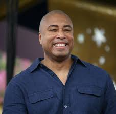 Hire Bernie Williams to Speak