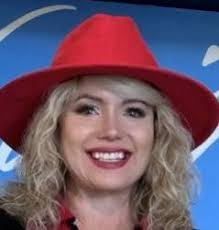 Kerry Schroeder's Instagram, Twitter & Facebook