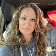 Where to find a good lash place in Fredericksburg, Texas?