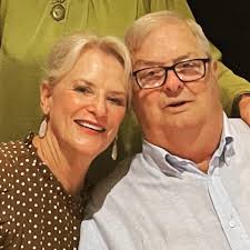 Happy happy anniversary @linda_haddock & Daddy! ❤️❤️🥳💥#parents  #anniversary #sundayjoy #family