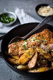 La Sauce Est Partout C Est Ce Qui Donne Le Bon Gout De Poivrons Rotis Et D Amandes Grillees A Essayer In 2020 Food Fish Recipes Seafood Recipes
