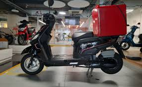 An electric scooter is equipped with a powerful motor that. Hero Electric Nyx Hx Commercial Electric Scooter Launched With A Range Of 210 Km