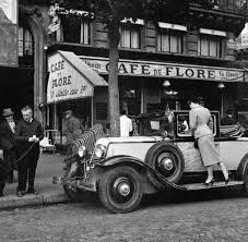 Established In 1899 Cafe De Flore Is One Of The Oldest Cafes In Paris Famous For It S Cozy Interior All Red Seating Ri Paris Photos Vintage Paris Old Paris