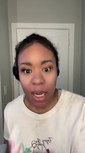 Should Lash Glue Smell Like Super Glue