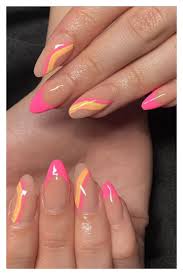 Almond acrylic nails are not as pointed as stilettos but they are not entirely round. Almond Shape Nail Designs 2021