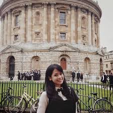 Kelulusan maudy ayunda dari studinya pun disambut sukacita oleh para penggemarnya di indonesia. Facebook