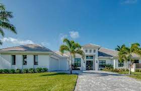 Wer florida immobilien sucht und speziell ein ferienhaus florida, eine ferienvilla florida, ein haus florida oder eine villa florida zur ständigen nutzung sucht, wird in dieser einmaligen ecke der usa. Ferienhauser In Florida Cape Coral Mieten
