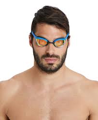 ارينا نظارات سباحة كوبرا الترا سوايب مقاس واحد بلون اصفر نحاسي/ازرق للرجال  والنساء، عدسات عاكسة، مضادة للضباب، حماية من الاشعة فوق البنفسجية، 2507 :  Amazon.ae: المستلزمات الرياضية