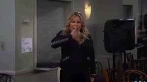 2 Broke Girls Sophie Seductive Sexy Dance Jennifer Coolidge Gif For Fun Businesses In Usa