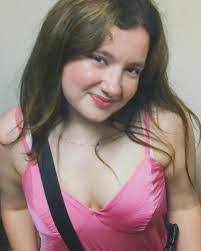 Cara Finney's Instagram, Twitter & Facebook