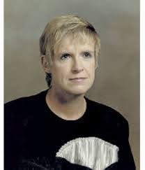 Elizabeth Perritt's Instagram, Twitter & Facebook