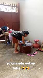 La Reina de la Música: Bailando Feliz 🤣