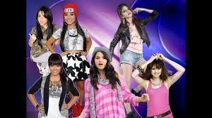She grew up along with her three siblings, her two brothers frankie gomez, alex gomez, and a sister whose name is stephanie gomez. Selena Gomez And Becky G Are They Sisters