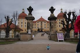 Während die darsteller bei den dreharbeiten in tschechien wegen der minusgrade ständig froren, musste die filmcrew auf schloss moritzburg in der. Schloss Moritzburg Oder Wo Aschenbrodel Ihren Prinzen Trifft Bruno Bar S Abenteuer