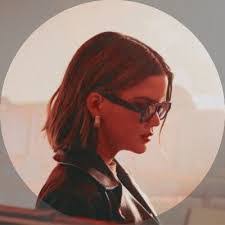 Ella Peterson's Instagram, Twitter & Facebook