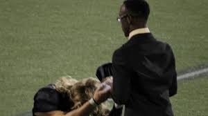 Homecoming king passes crown to friend