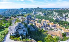 Toulouse est l'une des villes les plus touristiques de france. France Les Baux De Provence Le Plus Beau Village De France Entre 2 Escales