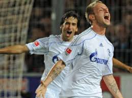 Im januar 2011 wurde linksfuß avelar bis zum ende der saison 2010/11 an den deutschen bundesligisten fc schalke 04 verliehen, der die option auf einen anschließenden kauf erhielt. Rakitic Sevilla Und Wolfsburg Dran Perspektive Entscheidet