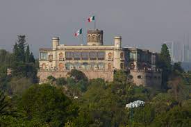 El castillo de chapultepec es increíble desde que entras y vez todo lo que hay allí te transportas a la terraza del castillo de chapultepec, un buen lugar para recostarse en una banca y disfrutar del. Schloss Chapultepec Wikipedia