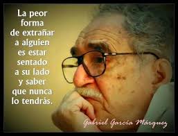 EI hombre se esclaviza por el lujo y las vanidades. Y olvida que la  felicidad está en las cosas sencillas de la vida". -Don Quijote