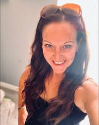 Hi my name is Gemma a personal training and well being coach with over 12  years experience. I am based within a private training facility situated in  Cheney Manor. There is no