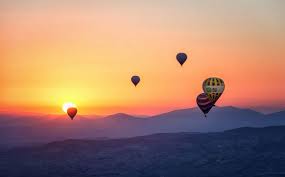The first manned hot air balloon flight took place in the 18th century, but china has been experimenting with hot air technology for more than two thousand years. 8 Reasons To Fly In A Hot Air Balloon Barcelona Balloon Flights