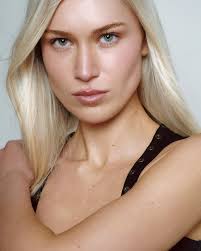 living my dream w @cybersweeties410 mua @noemie.adebiyi assist @c4priporrn  @_777kai @klassonemilia