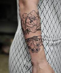 Flèche tattoo design tatouage bras homme inspiration tatouage les tatouages sur l'avant bras sont une bonne idée car c'est la zone du bras photo tatouage avant bras mondial tatouage 12 03 2016 tatouages de l'avant bras sur pinterest tatouages tatouages sur l'avant bras magnifiques. 1001 Versions Fantastiques Du Tatouage Pivoine Tatouage Pivoine Tatouage Dessins De Fleurs Pour Tatouage