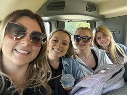 Rachel Peet's Instagram, Twitter & Facebook