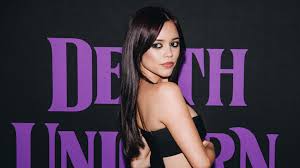 Jenna Ortega Bleached Her Signature Strong Eyebrows | Vogue