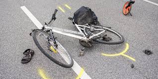 Zeugen Holen Die Polizei Radfahrer Sturzt In Der Querstrasse In Bitterfeld Ursache Offensichtlich Mz De