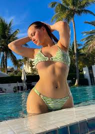 Alyssa McKay - Free pics, galleries & more at Babepedia