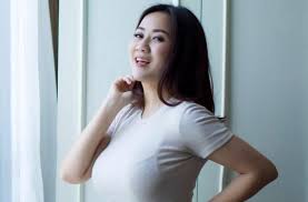 List download lagu mp3 tante sisca pemersatu bangsa viral (4:69 min), last update ap. Profil Tante Ernie Selebgram Seksi Yang Dijuluki Pemersatu Bangsa Matamata Com