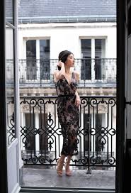 5 Cute Outfit Ideas For The Perfect New Year S Eve Party Look Extra Petite Dinner Dress Classy Lace Midi Dress Party Fashion