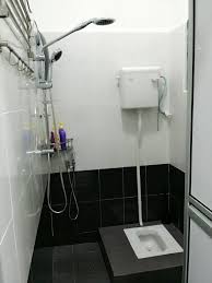▪mozek bilik air rapat ke aras siling dgn konsep two tone. Contoh Jubin Lantai Bilik Air Design Rumah Terkini