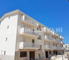 In aggiunta, per quanto riguarda gli appartamenti vacanza a marina di ragusa la dimensione media è di 67 m² con un prezzo medio di 121 € a notte. Case In Vendita A Marina Di Ragusa Agenzia Immobiliare Millevani