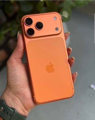 iPhone 17 Pro Max en L36,500 Incluye: cargador, cable y auriculares Envíos  gratis a cualquier ciudad de Honduras 🇭🇳 Consultas o pedidos al 9529-2878  Teléfonos usados en excelentes condiciones ✅️