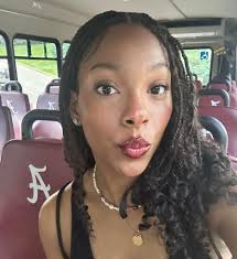 Teaching Alabama Crimson Tide football to young fans