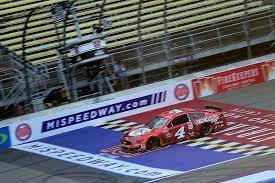 Kevin harvick beat alex bowman to win nascar's first race back, a spectacle closely watched to see if the largest racing series in the united states could successfully resume work. Kevin Harvick Dominates Nascar Cup Race At Michigan